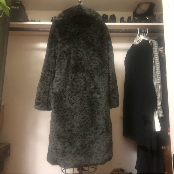 Aritzia TNA Golden ‘Moorhouse’ faux fur coat - Picture 2 of 7